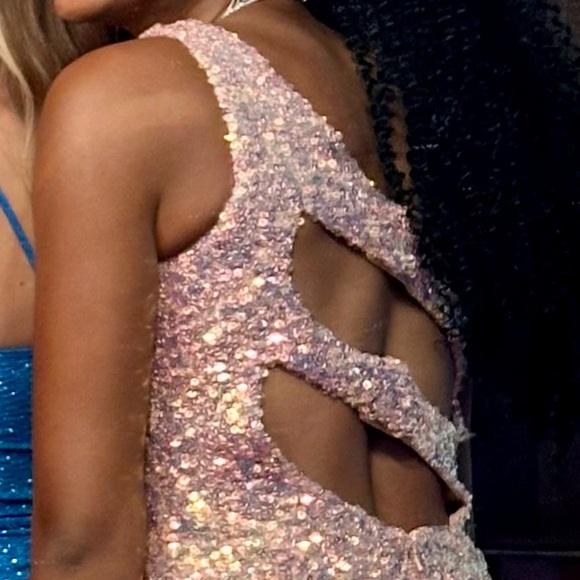 Lucci Lu sequined dress, size 4, new, only worn once for about 4 hours - Picture 4 of 7